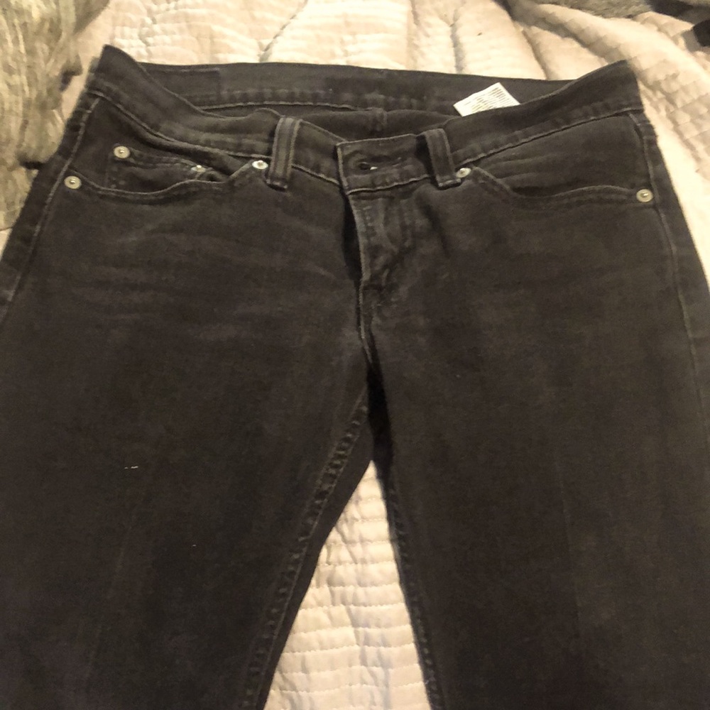 Black Levi’s Size 28 waist length 32 equivalent to a size 7